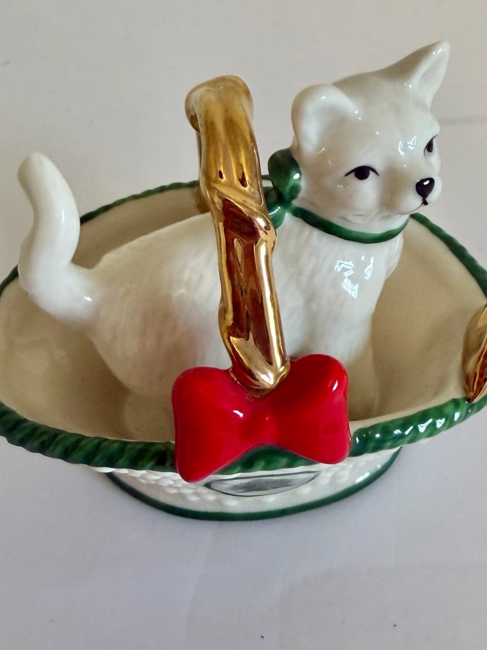 Vintage Spode Christmas Tree White Cat in Basket Figurine with Gold Handle